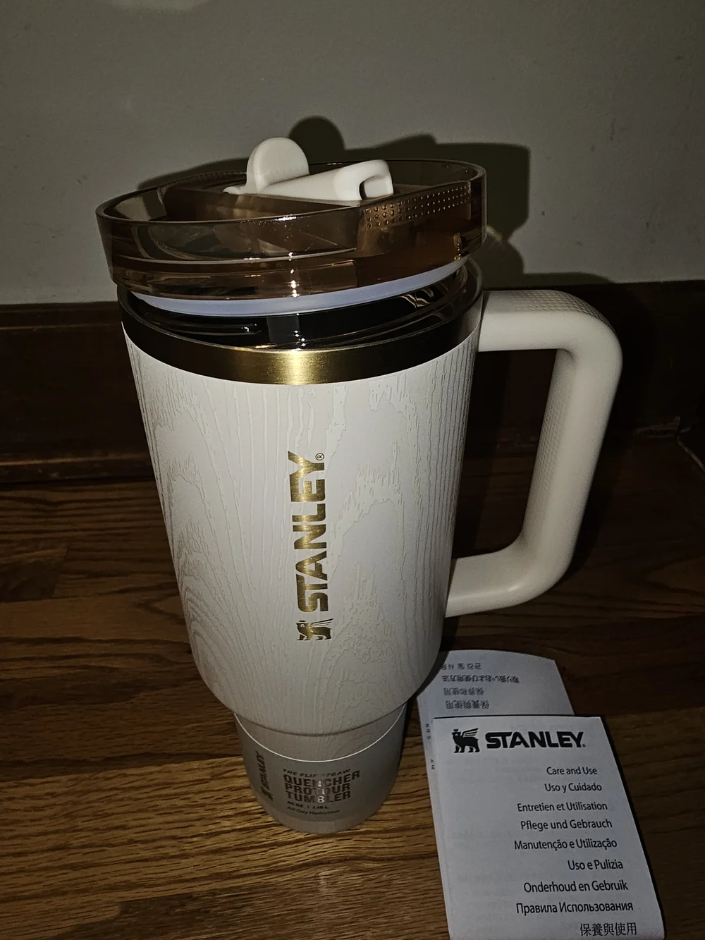 Stanley 40 Oz Flipstraw Birch Woodgrain White and Gold Tumbler With Handle - Picture 2 of 4